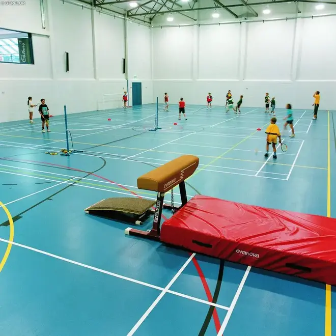 Tarkett Omnisport R35 спортивное напольное покрытие черный