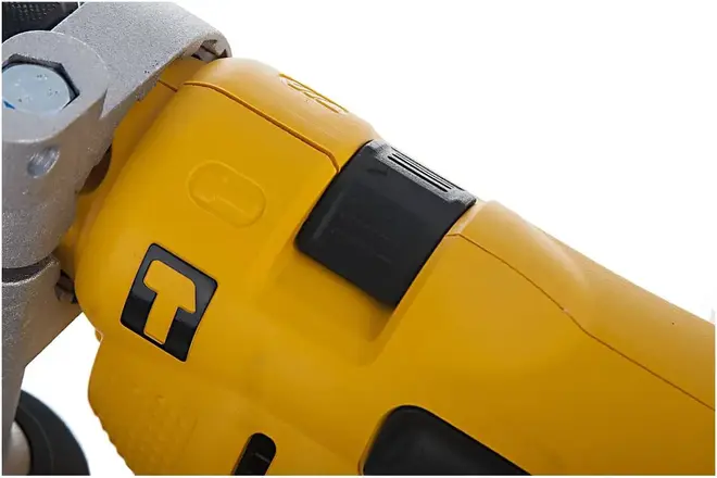 Dewalt DWD024S дрель ударная щеточная (701 Вт) DWD024S-QS